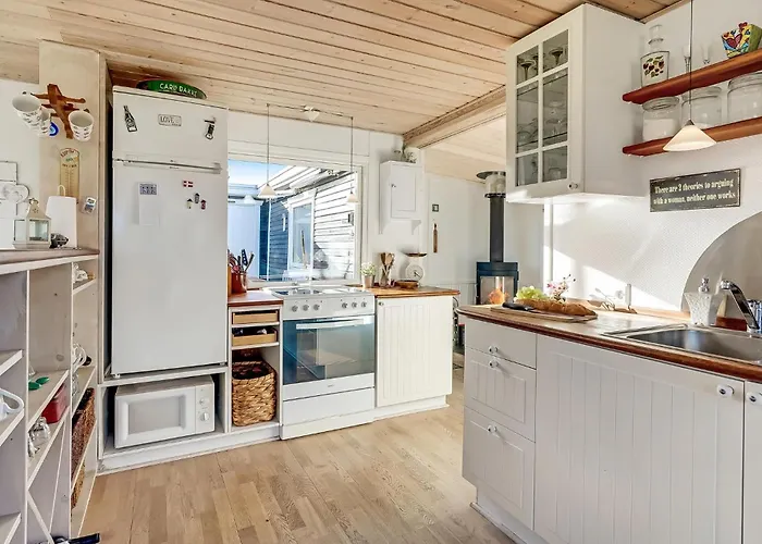 Дом отдыха 1 Bedroom Lovely In *